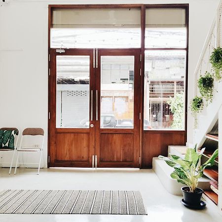 Lita Bangkok Hostel Exterior photo